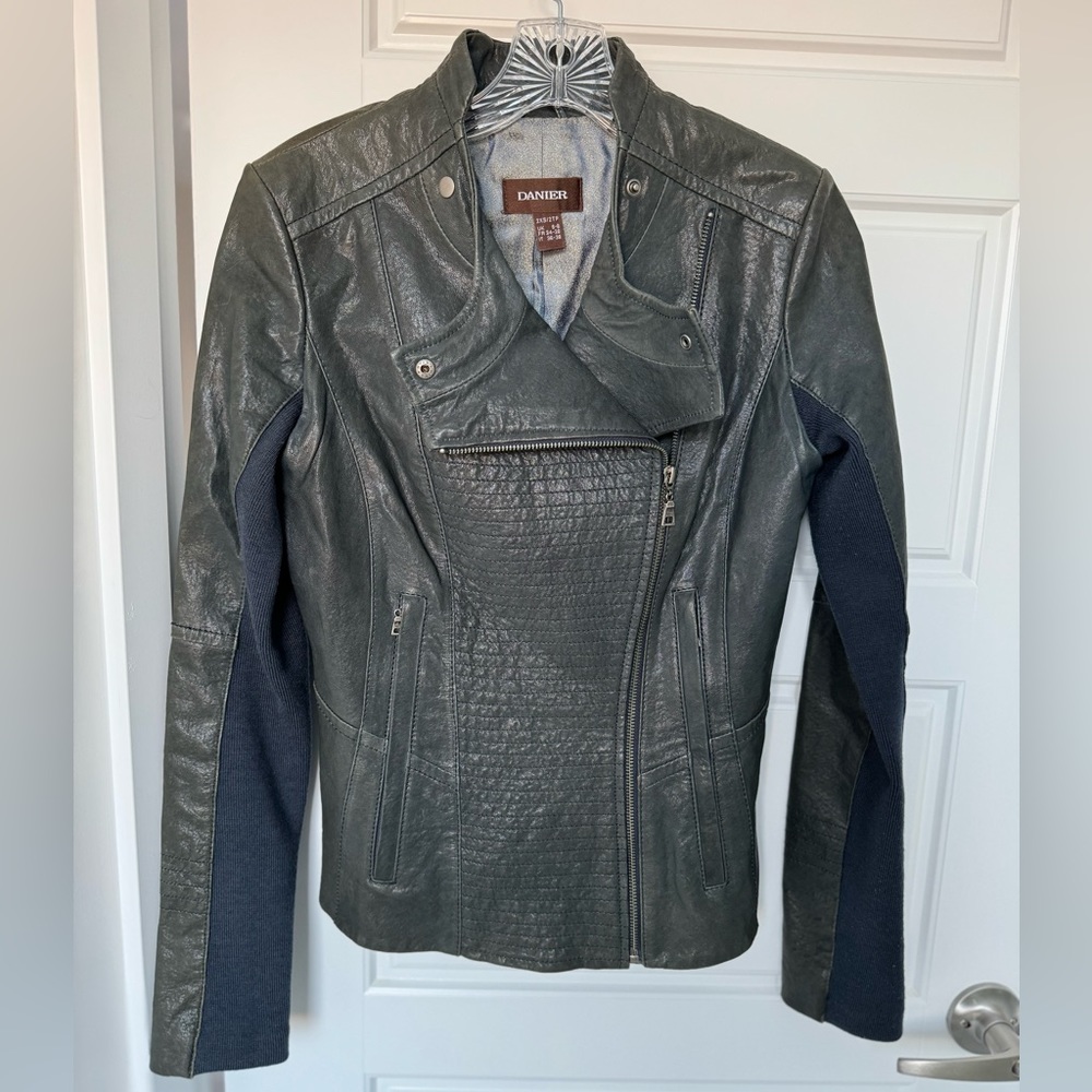 Black leather jacket, form fitting
